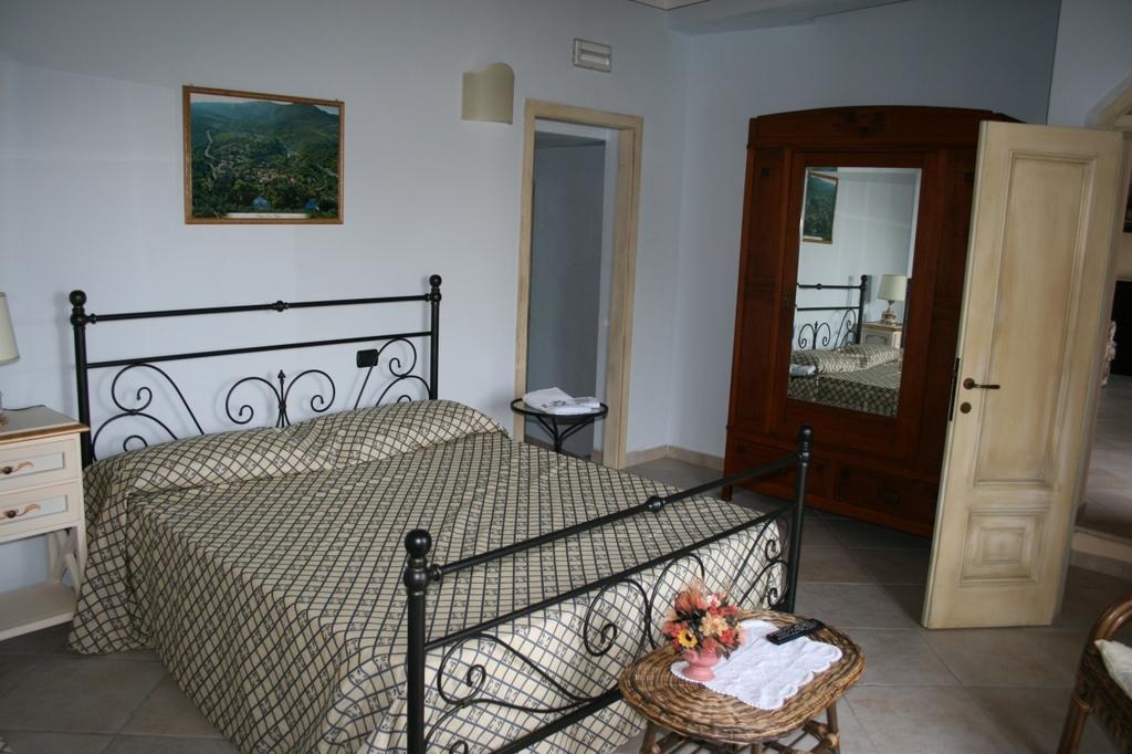 Casa Vacanze San Francesco 반니 산 필리포 객실 사진